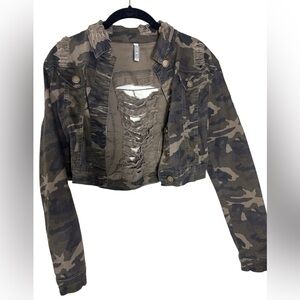 Camo Distressed Cropped Women's Jacket
